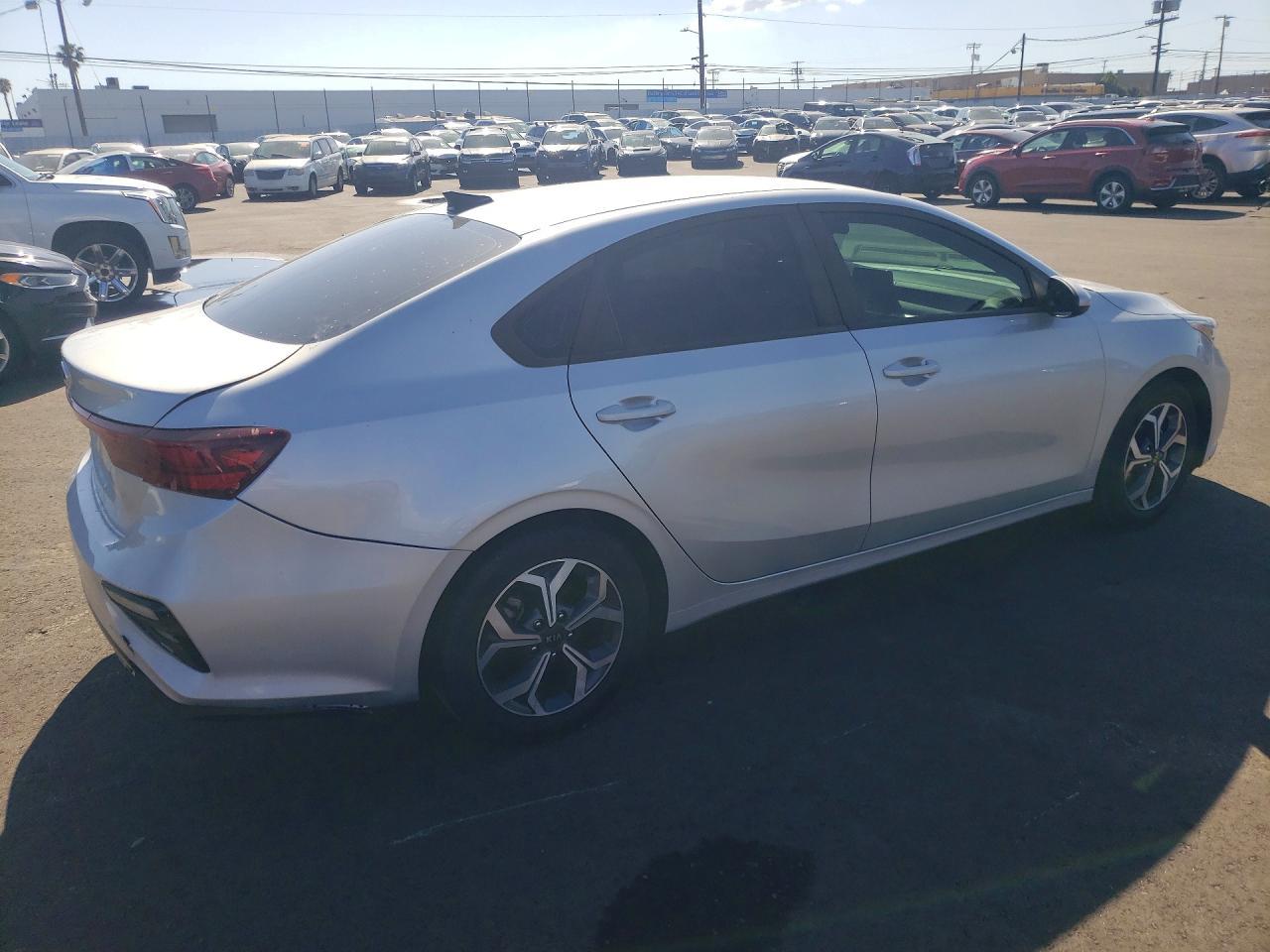 2019 Kia Forte Lxs - Image 3