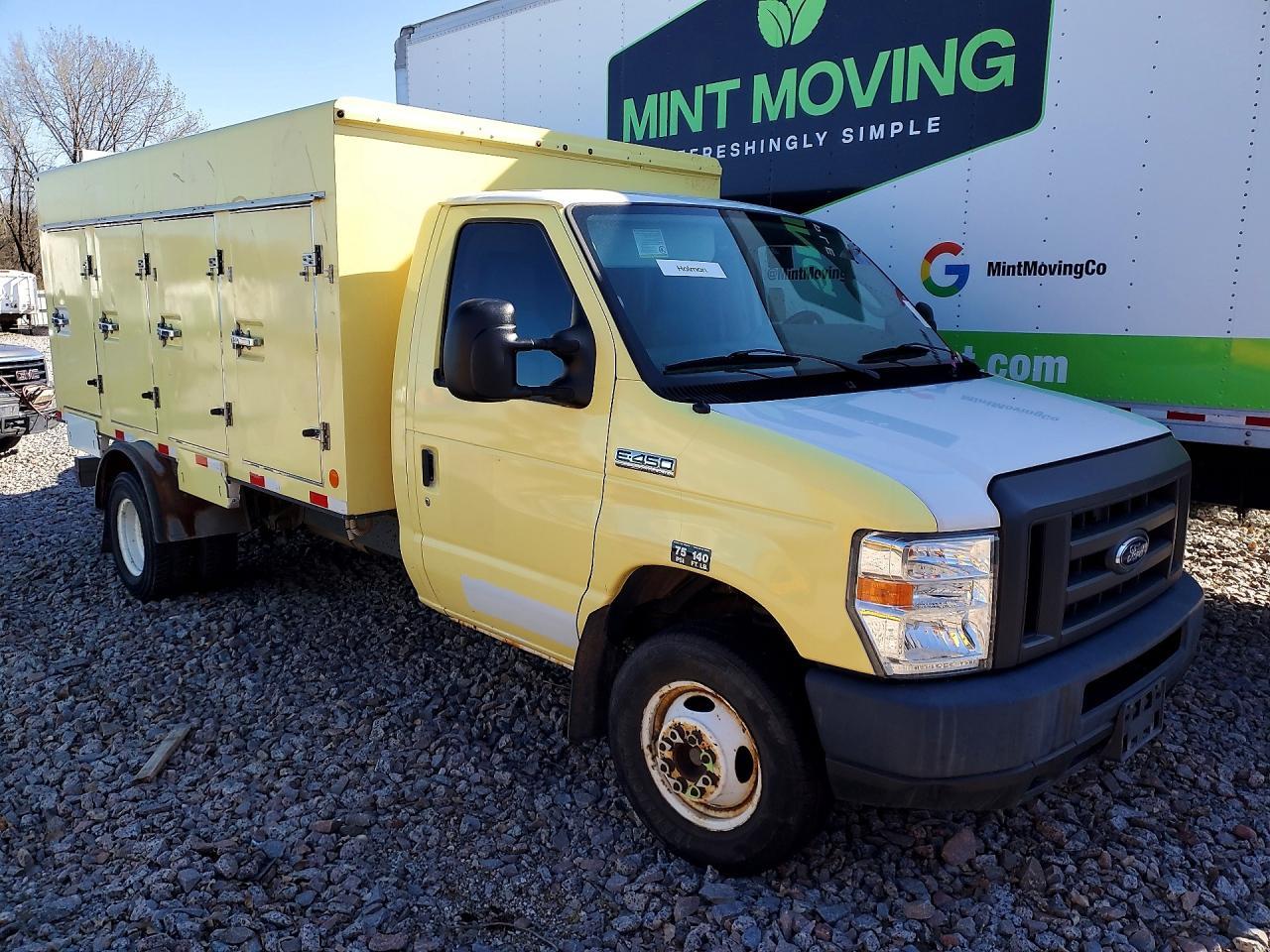 2018 Ford Econoline E450 Super Duty Cutaway Van - Фото 4