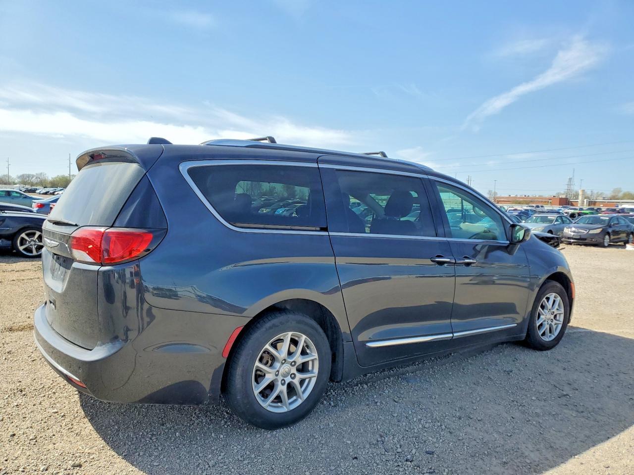 2020 Chrysler Pacifica Touring L - Image 3