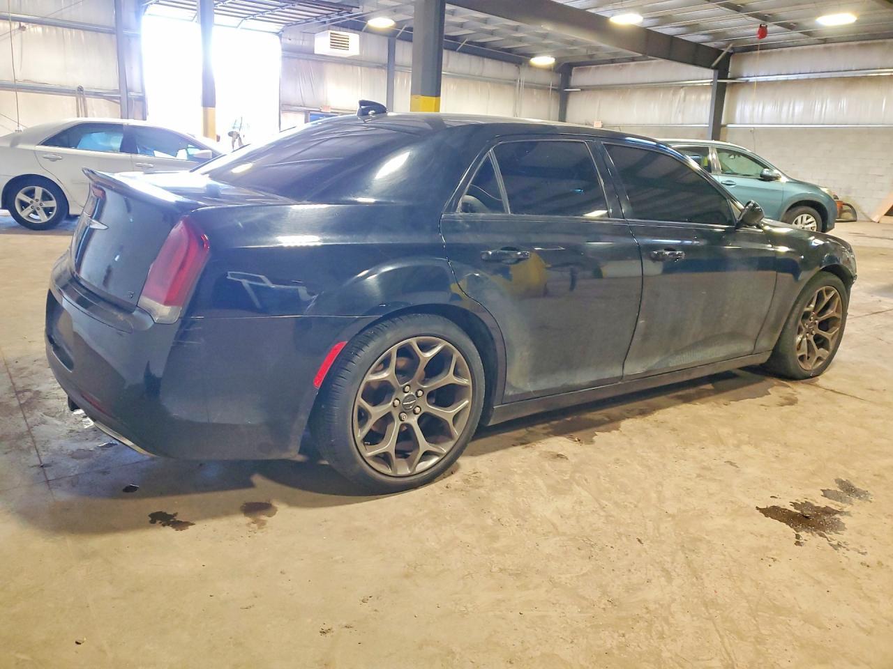 2016 Chrysler 300 S - Фото 3