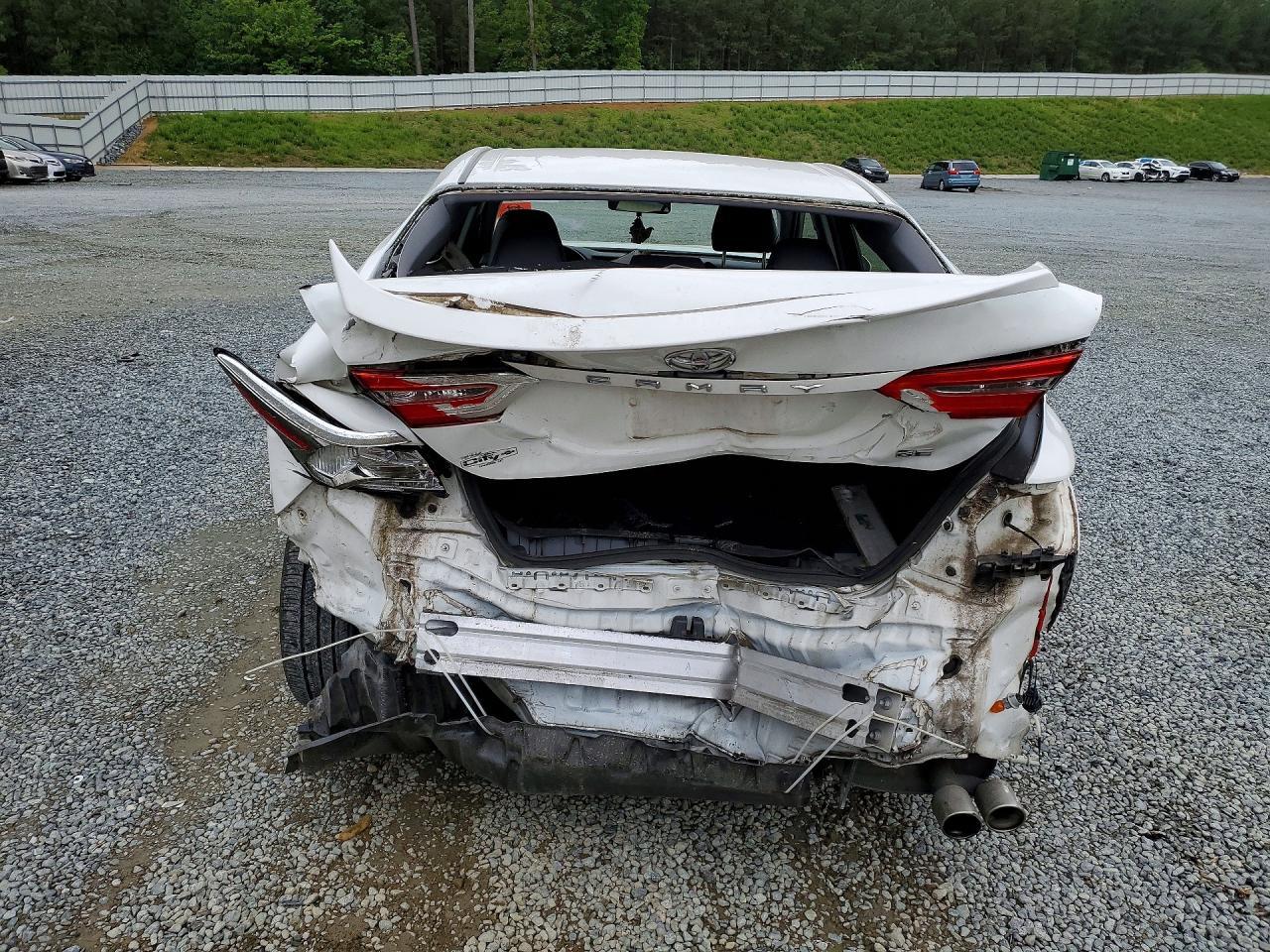 2018 Toyota Camry Se - Image 6