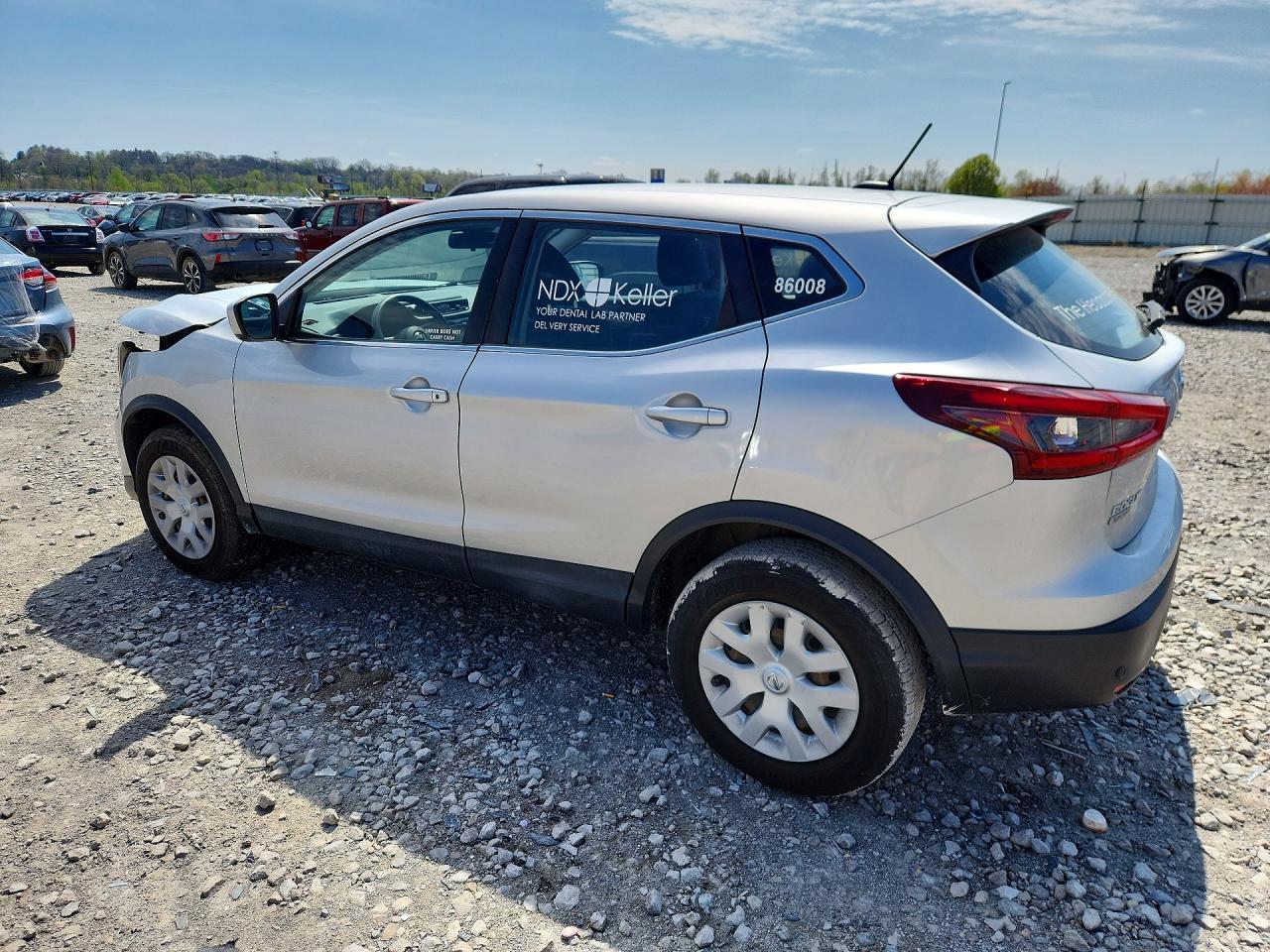 2020 Nissan Rogue Sport S - Фото 2