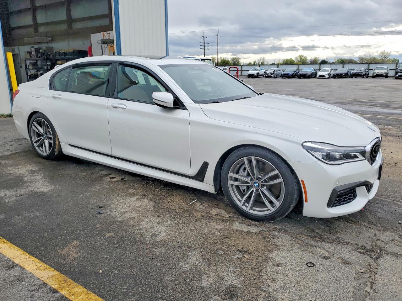 2018 BMW 750 - Фото 4