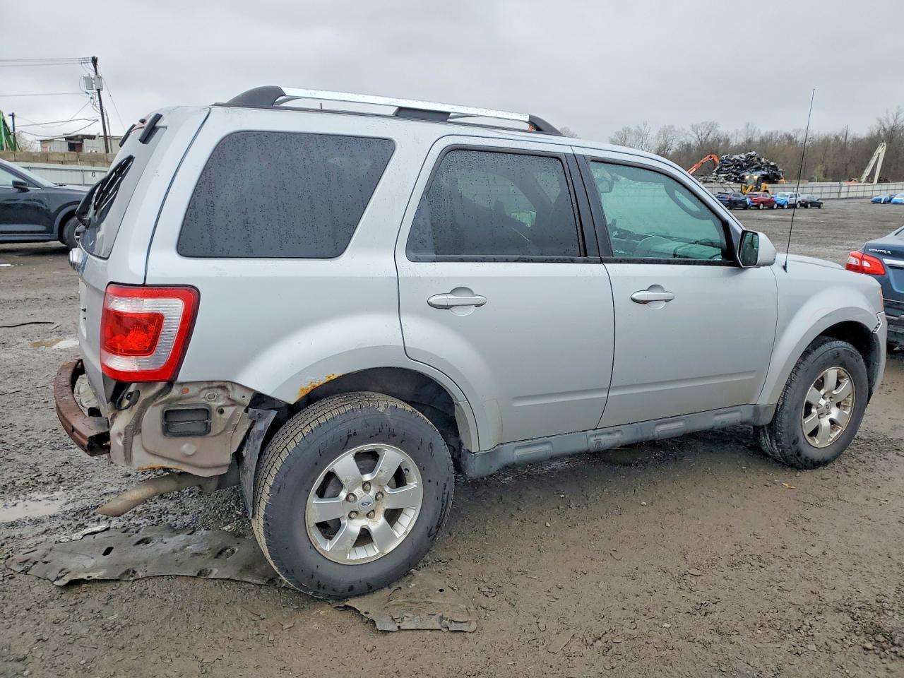 2011 Ford Escape Limited - Image 3