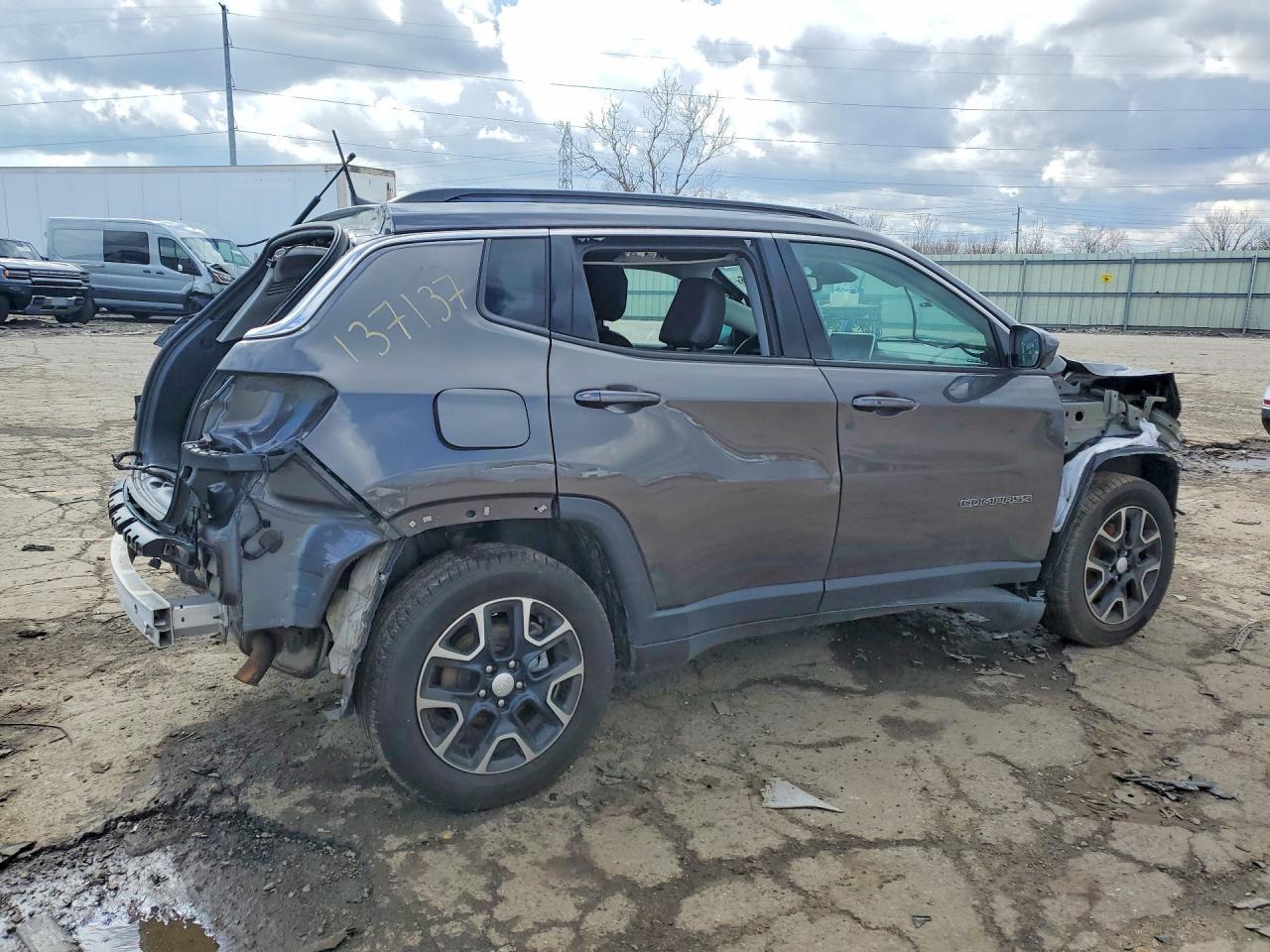2022 Jeep Compass Latitude - Image 3