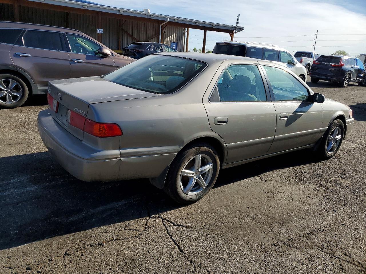 2001 Toyota Camry Ce - Фото 3