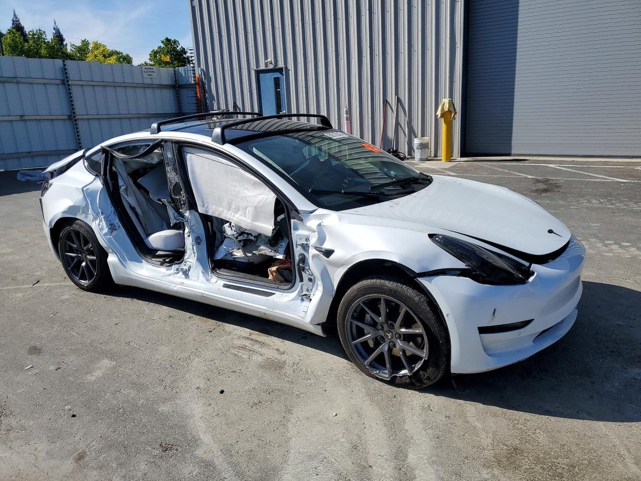2022 Tesla Model 3 - Фото 4