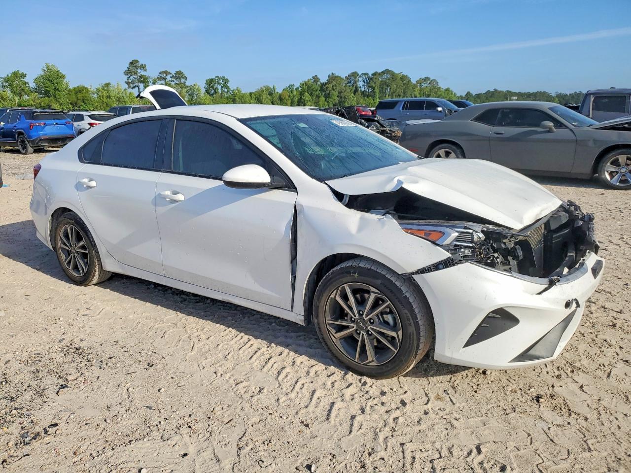 2024 Kia Forte Lxs - Image 4