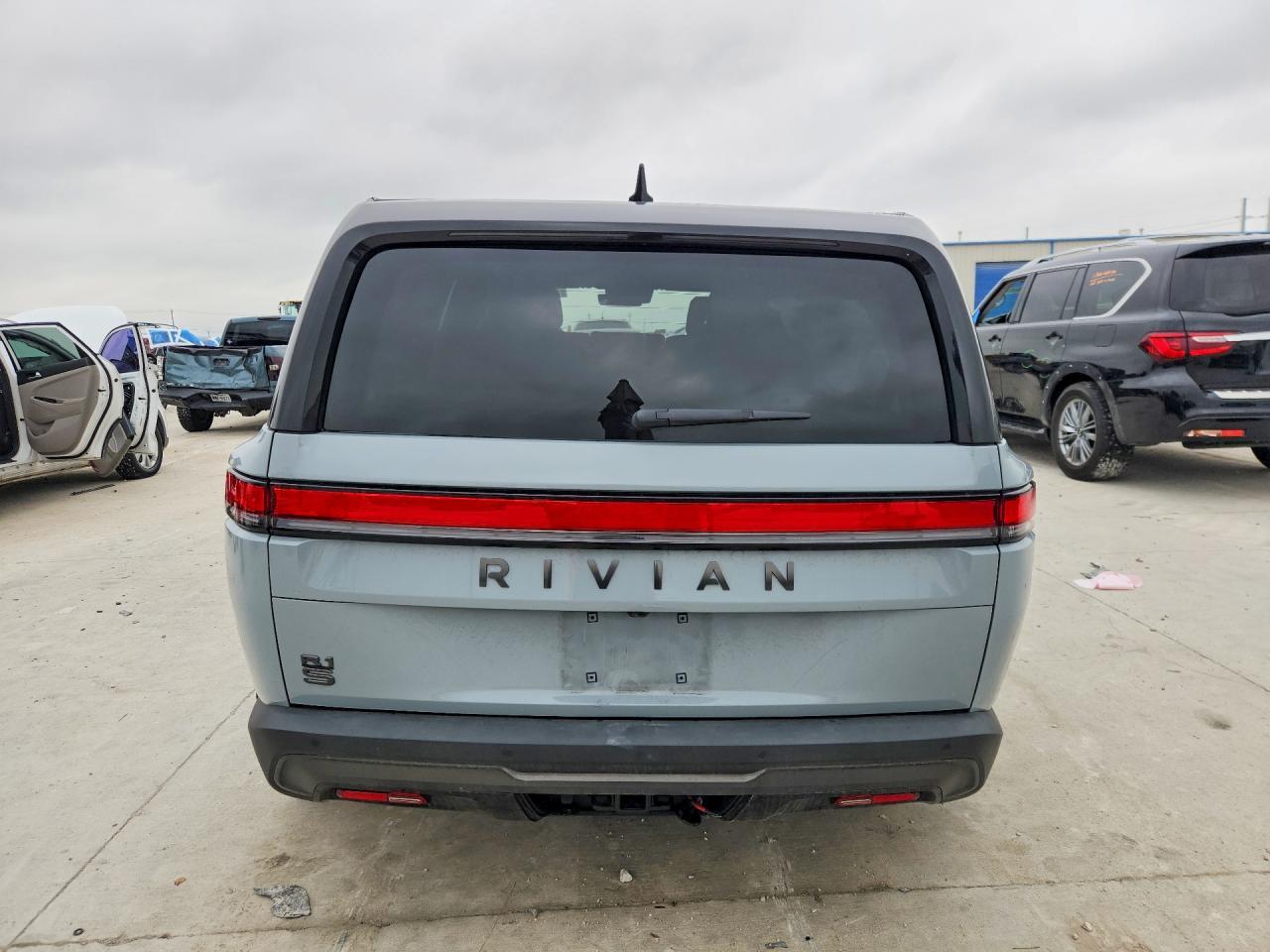 2026 Rivian R1S Adventure - Фото 6