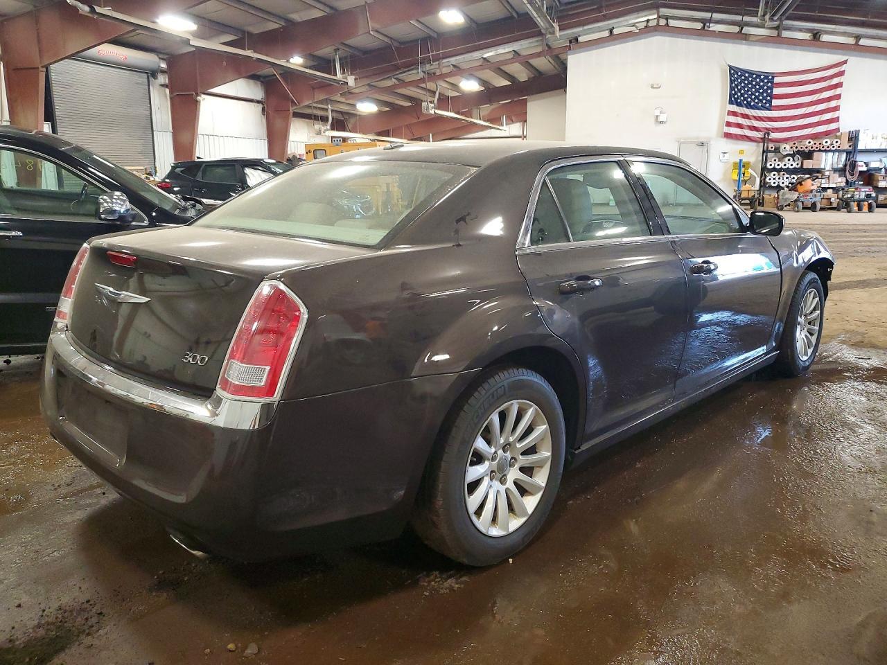 2013 Chrysler 300 - Фото 3