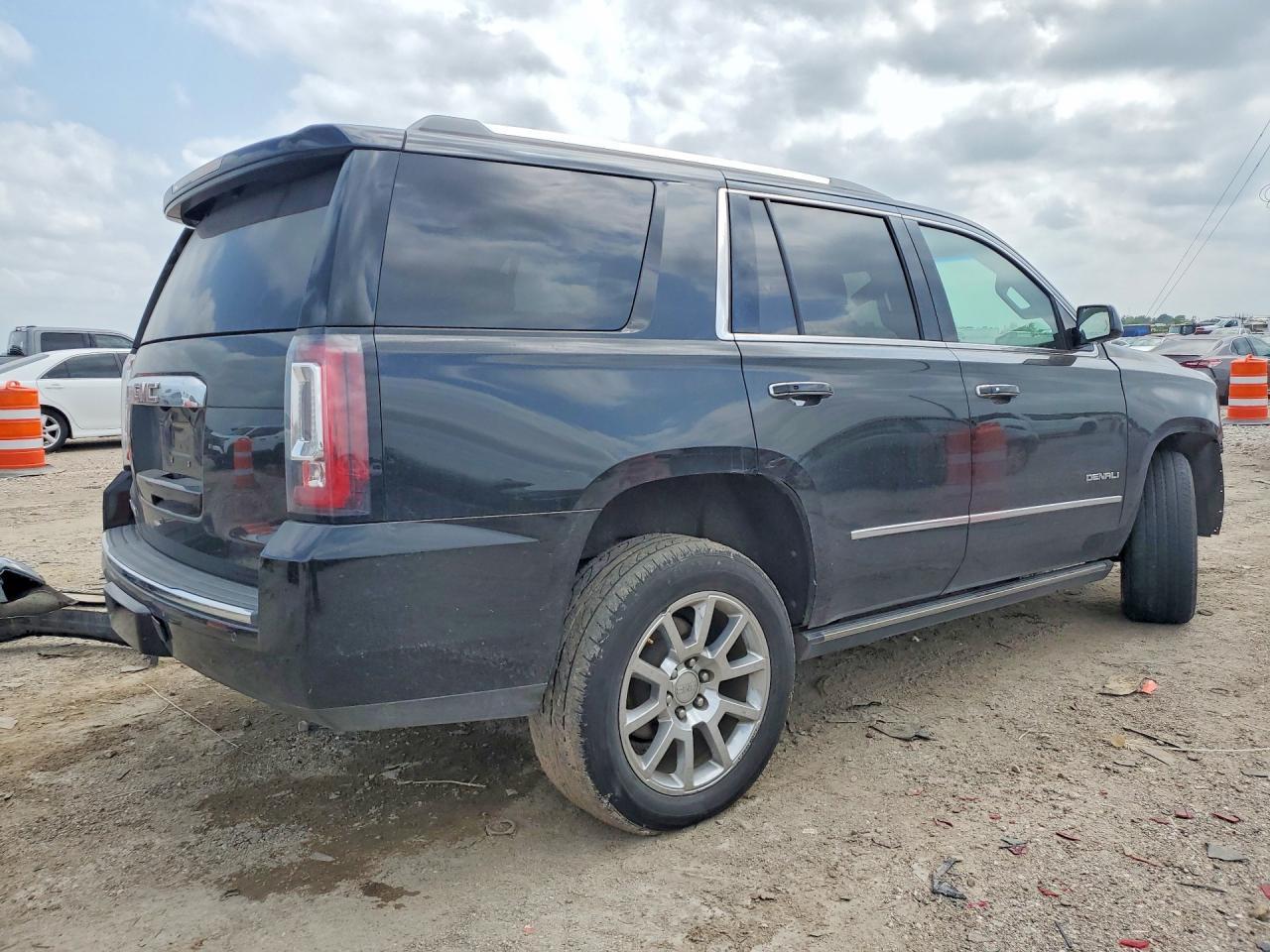 2018 GMC Yukon Denali - Image 3
