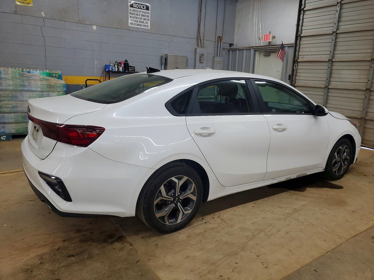 2021 Kia Forte Lxs - Image 3