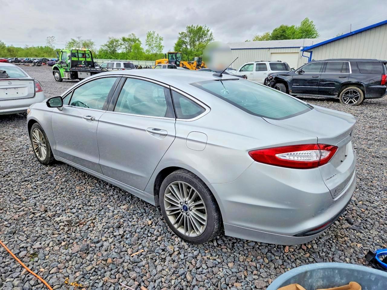 2015 Ford Fusion Se - Фото 2