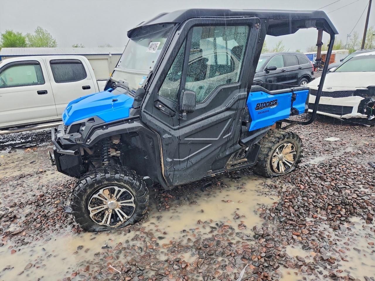 2017 Honda Pioneer 1000 Utility Vehicle - Image 2