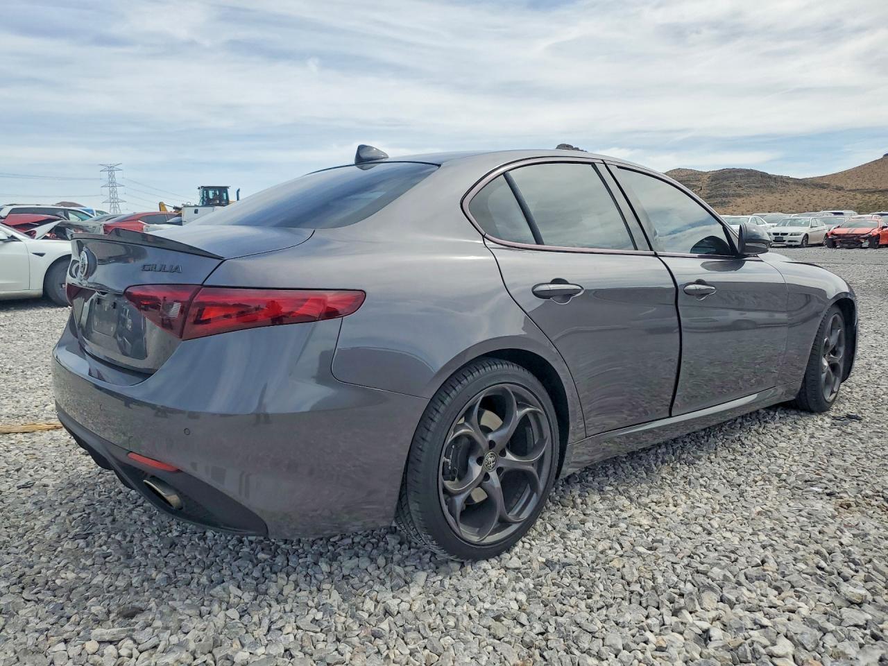 2018 Alfa Romeo Giulia Ti - Фото 3