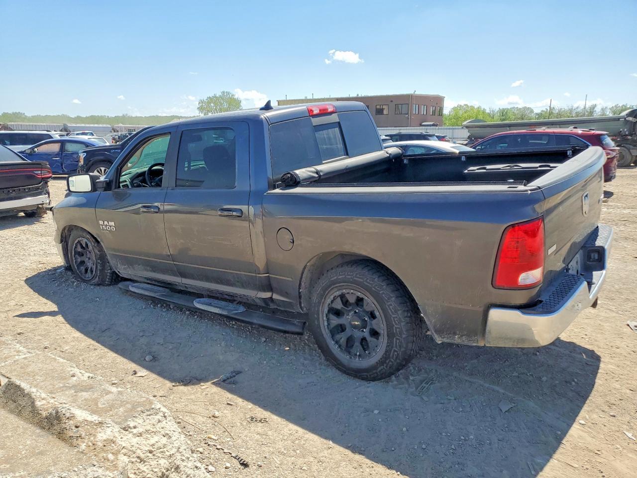 2019 Ram 1500 Classic Slt - Image 2