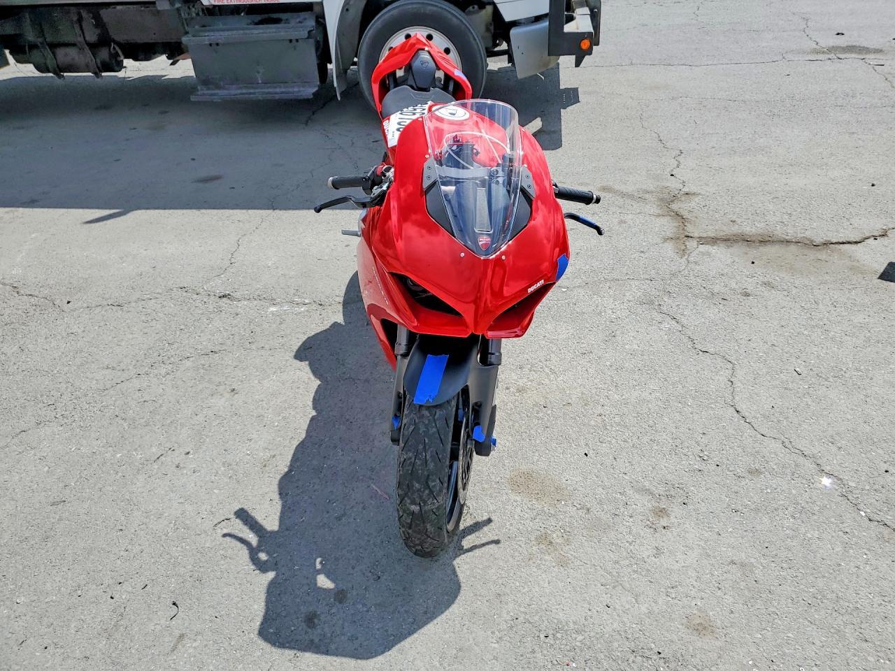 2022 Ducati Panigale V2 - Фото 2