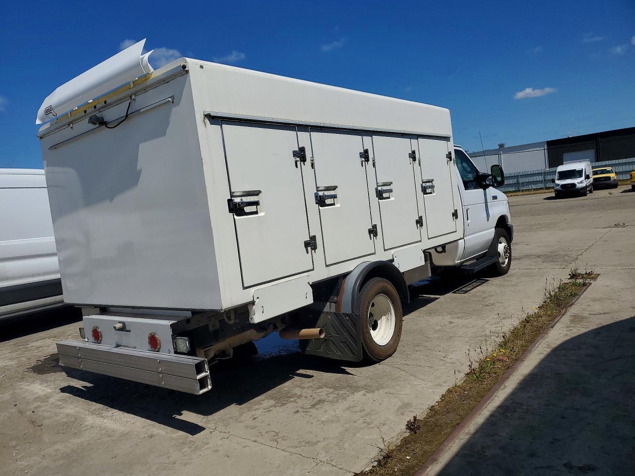 2017 Ford E450 Utility / Service Truck - Фото 3