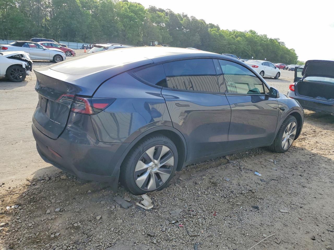 2024 Tesla Model Y - Фото 3