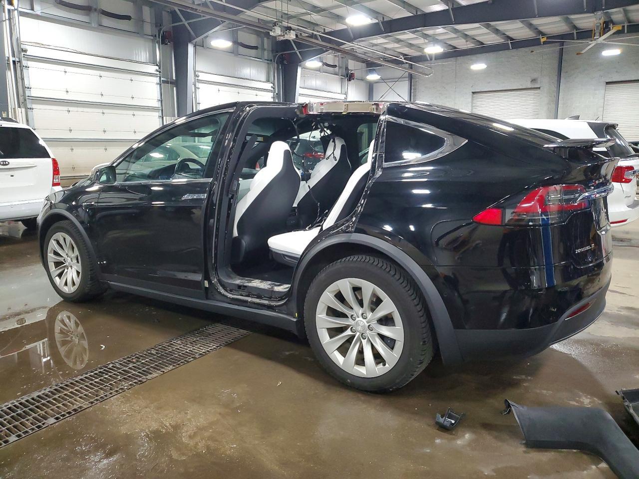2018 Tesla Model X - Image 2