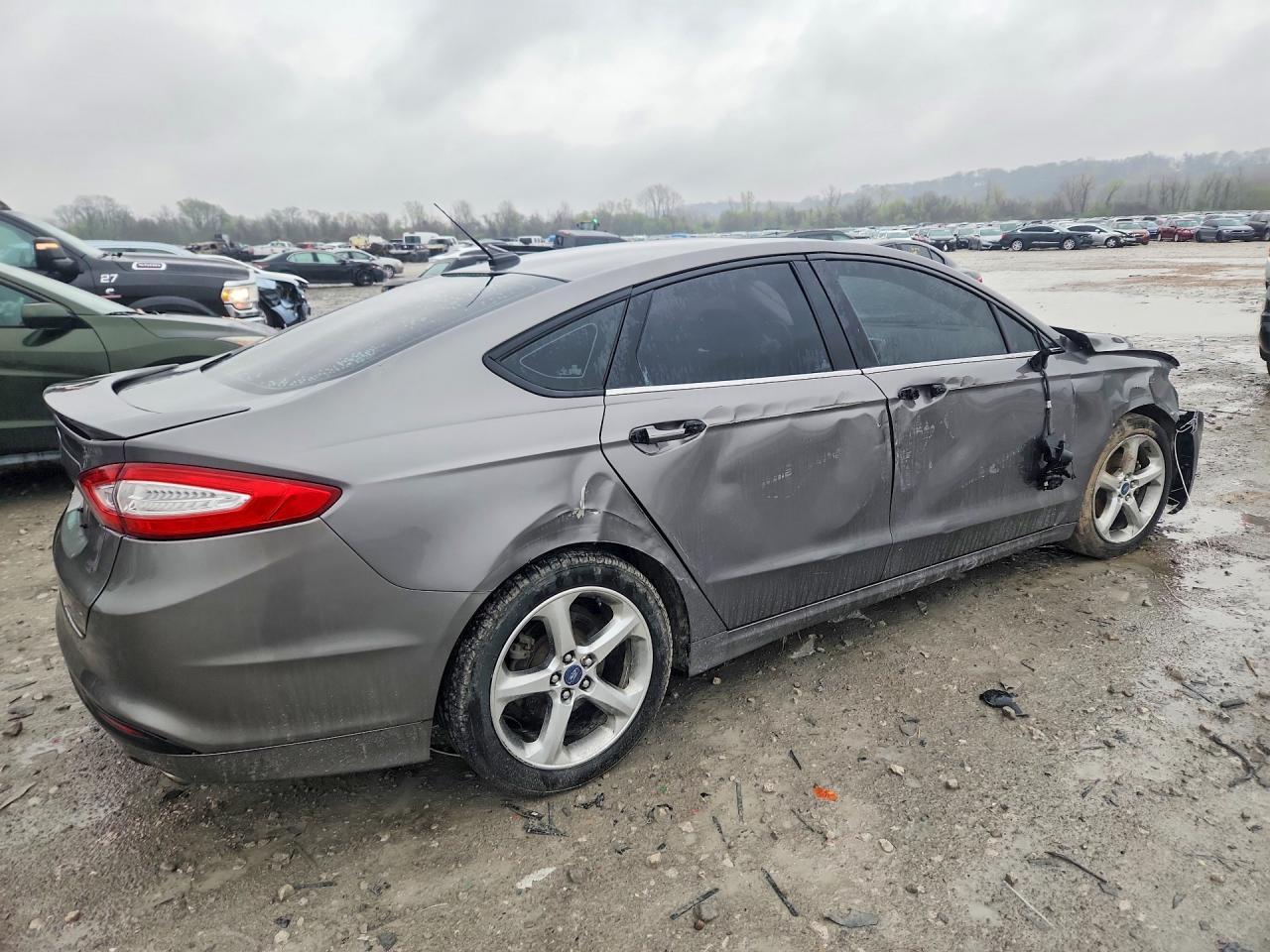 2013 Ford Fusion Se - Фото 3