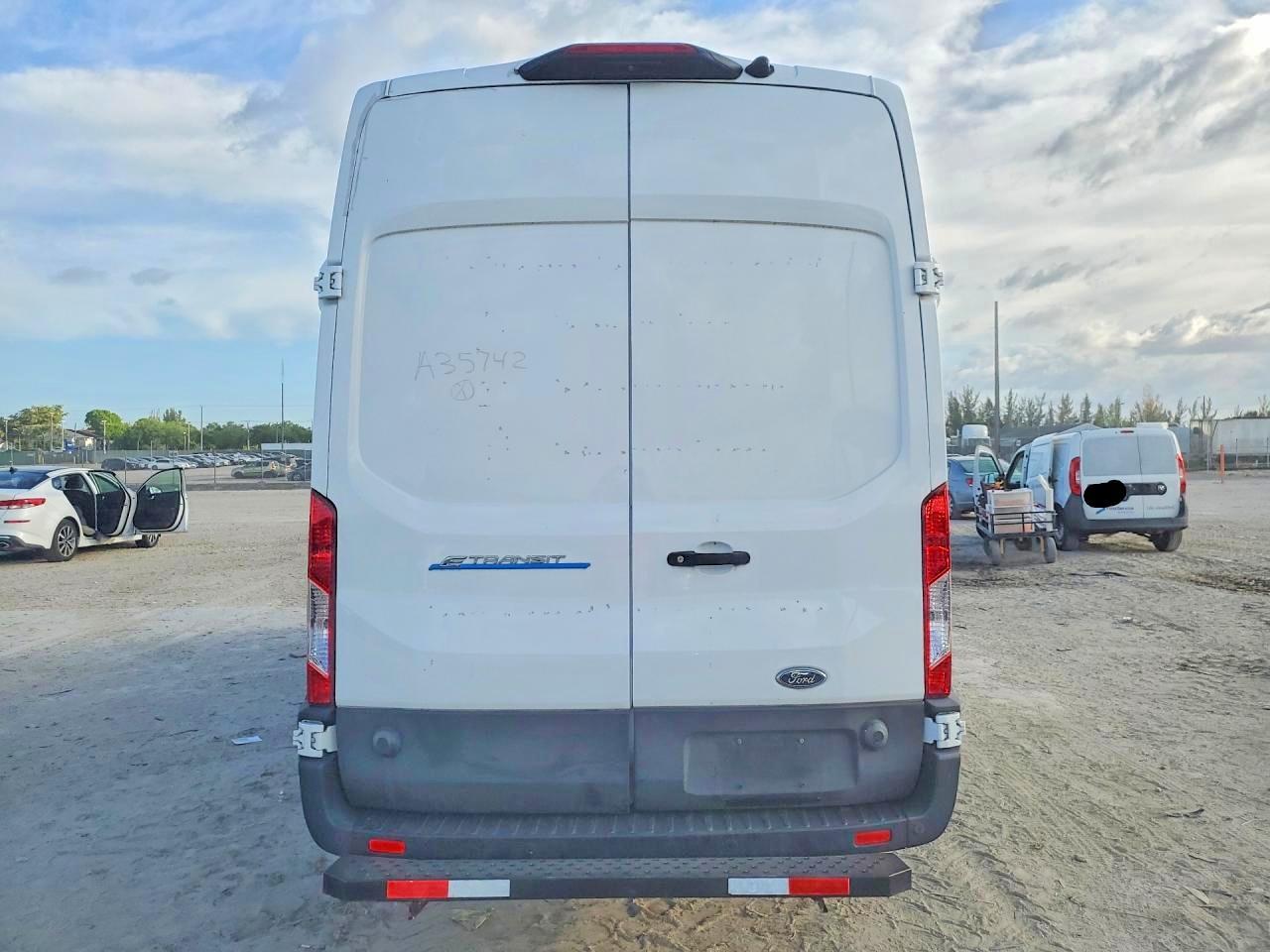 2022 Ford Transit 350 Delivery Van - Фото 6