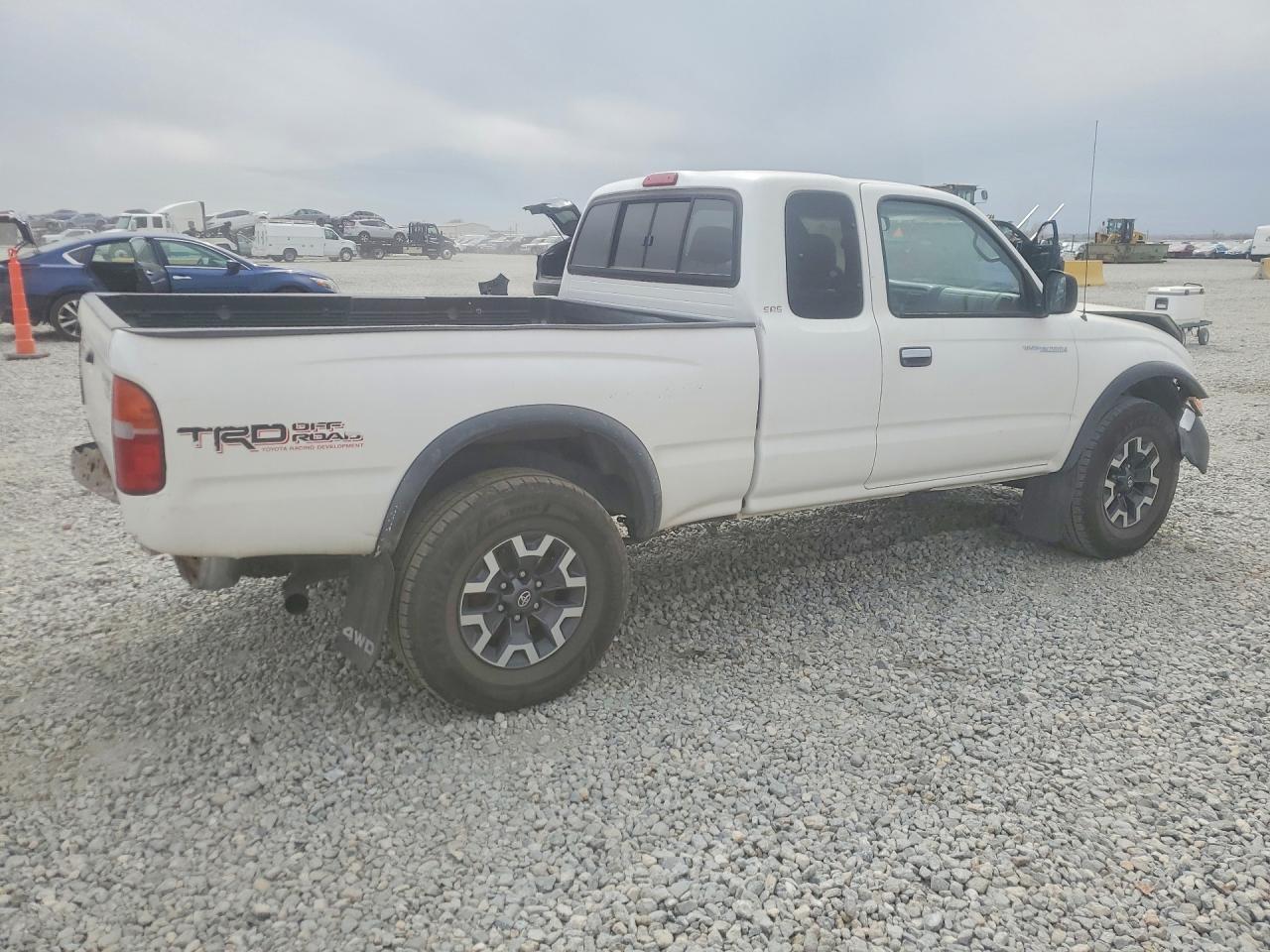 2000 Toyota Tacoma Xtracab - Фото 3