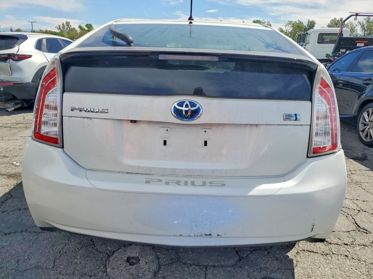 2015 Toyota Prius Two - Фото 6