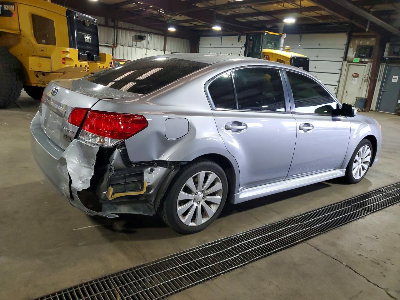 2010 Subaru Legacy 2.5I Limited - Фото 3