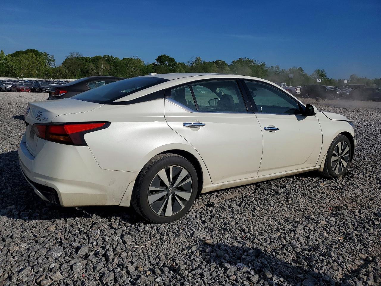 2019 Nissan Altima Sv - Image 3