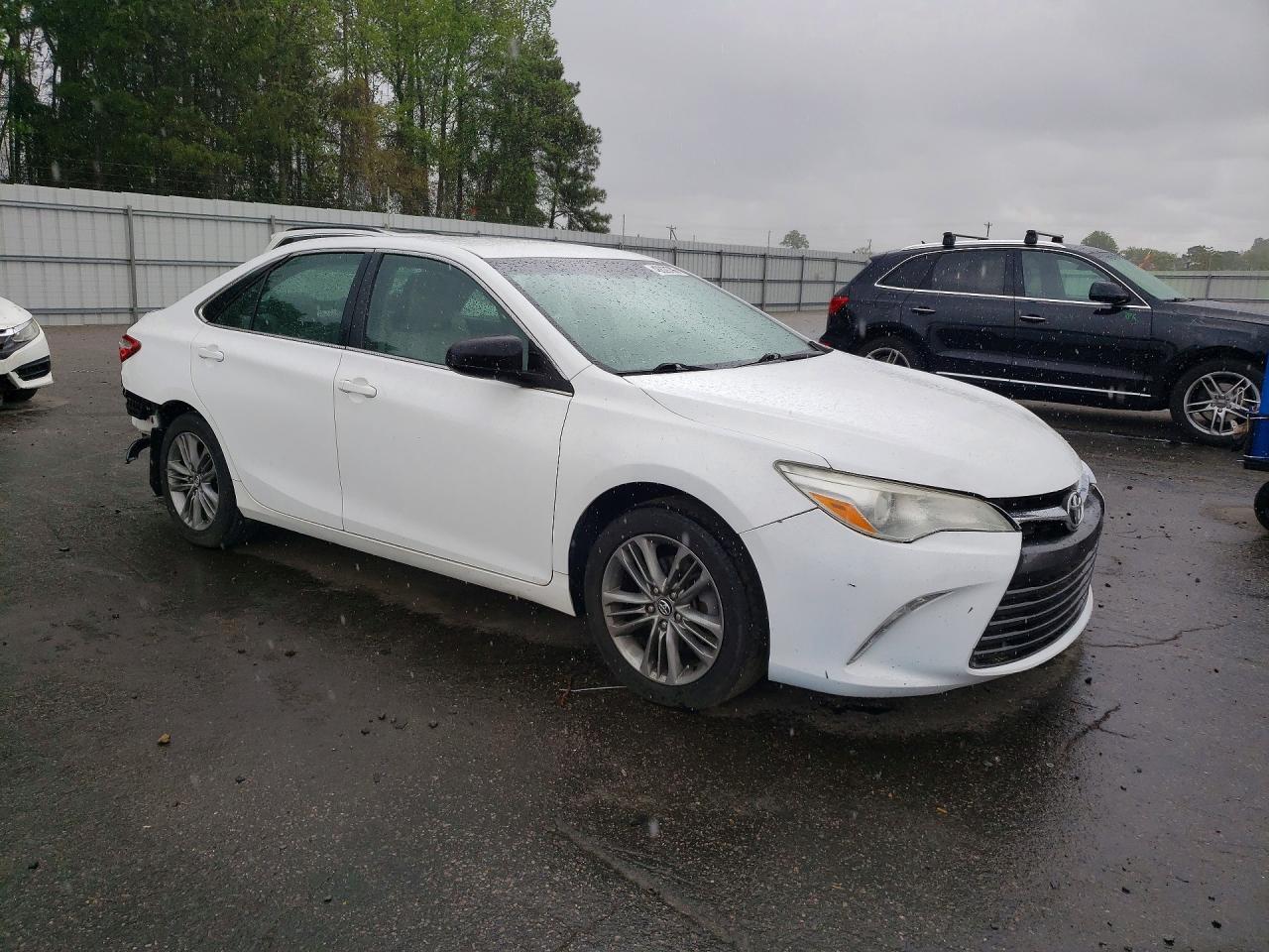 2017 Toyota Camry Se - Фото 4