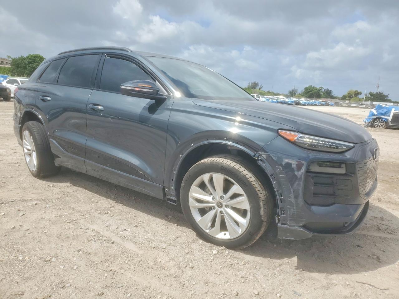 2025 Audi Q6 E-Tron Premium Plus - Фото 4