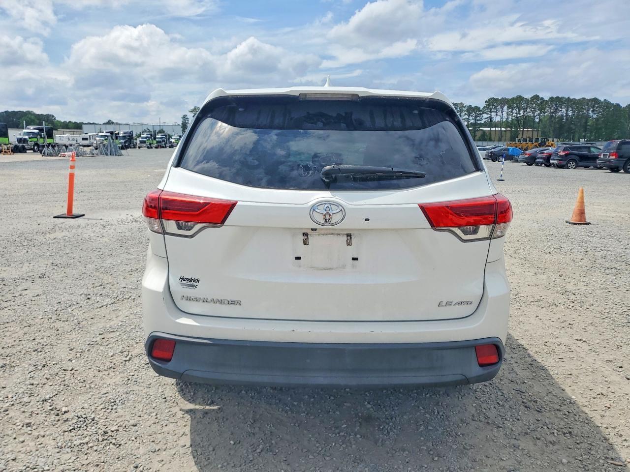 2018 Toyota Highlander Le Plus - Фото 6