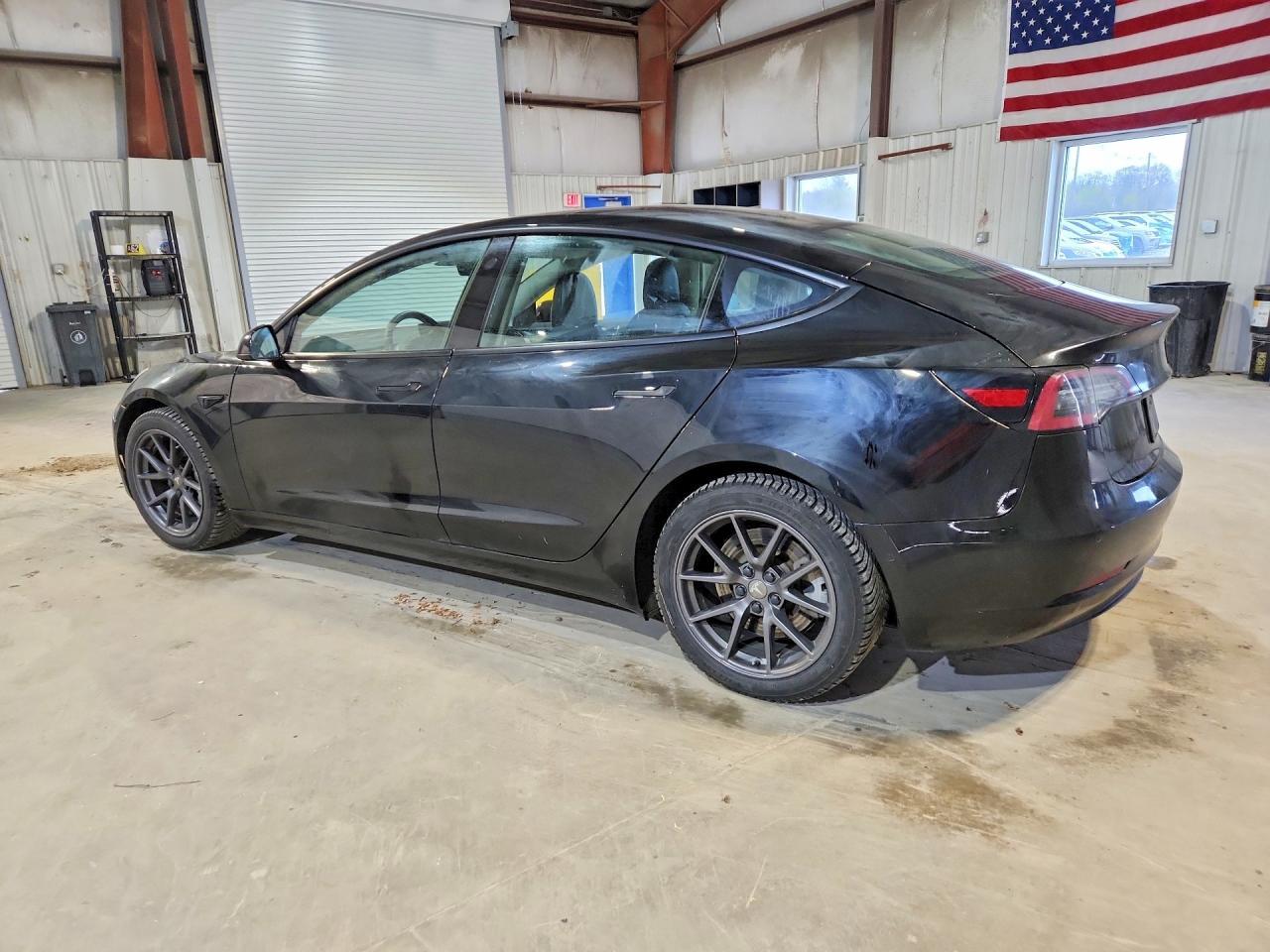 2021 Tesla Model 3 - Фото 2
