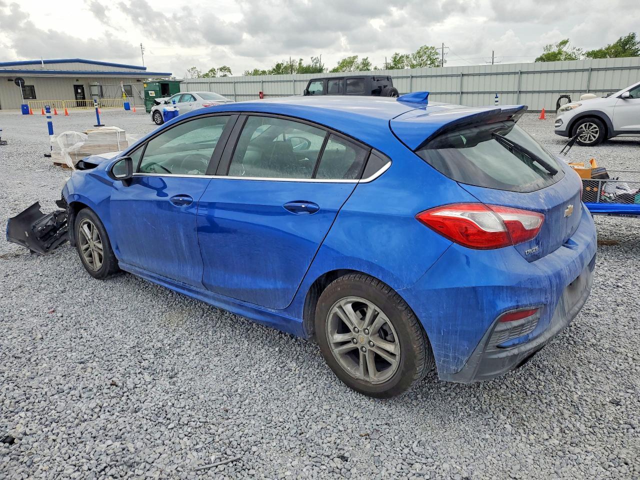 2017 Chevrolet Cruze Lt - Фото 2