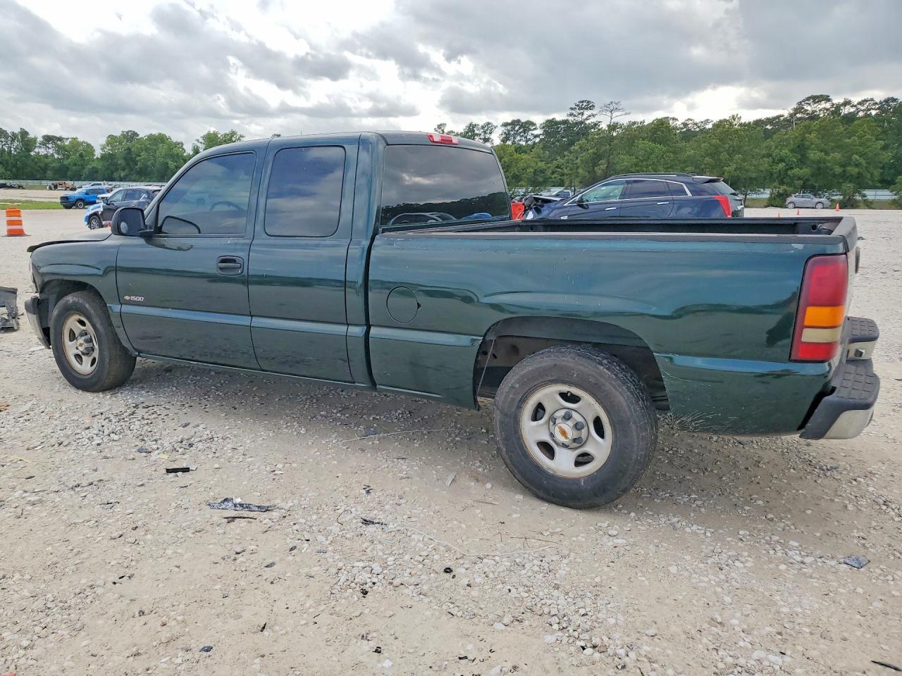 2002 Chevrolet Silverado C1500 - Фото 2