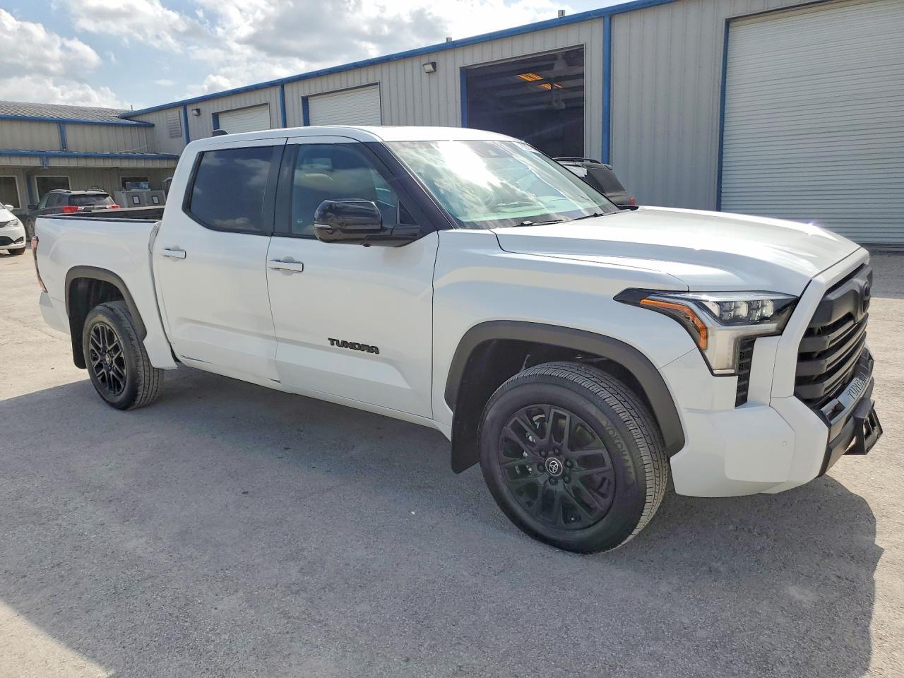 2025 Toyota Tundra Limited V8 - Фото 4