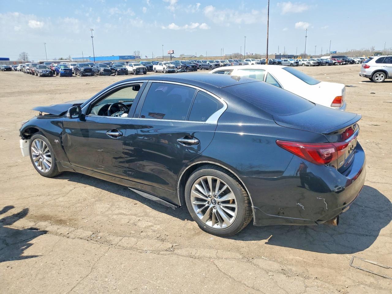 2018 Infiniti Q50 2.0T Luxe - Фото 2