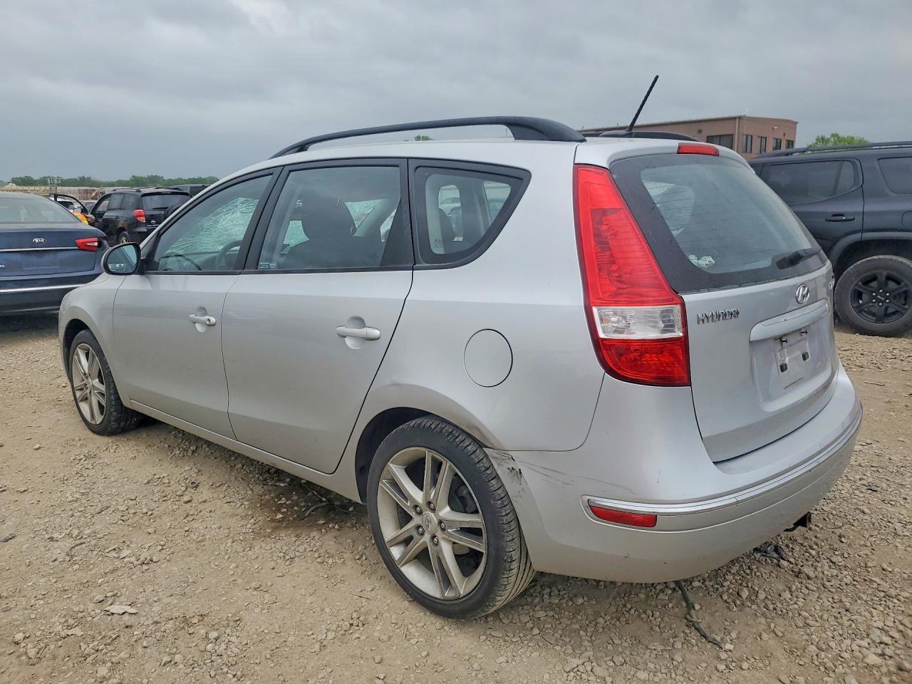 2010 Hyundai Elantra Touring Se - Image 2