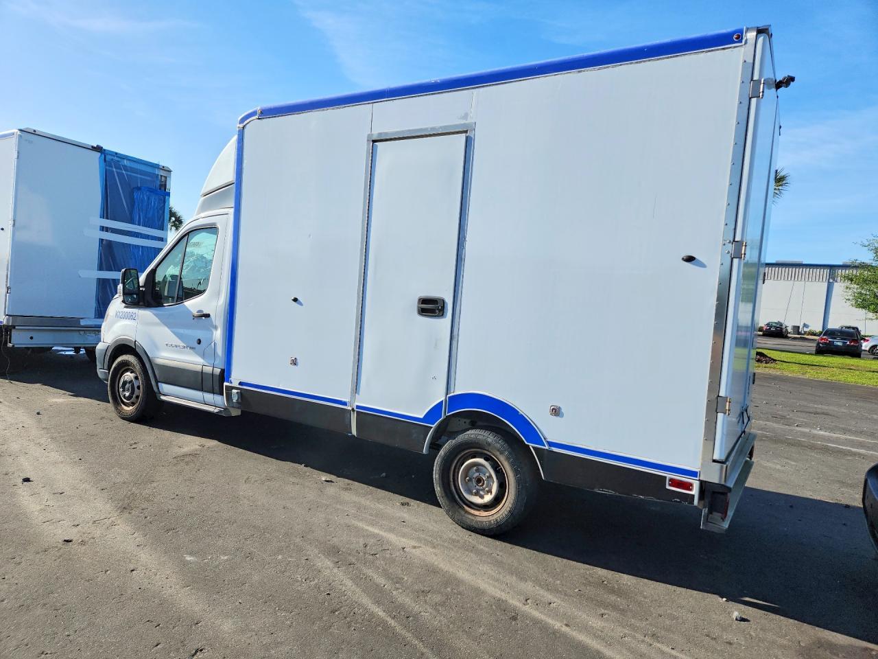 2020 Ford Transit Delivery Truck - Фото 2