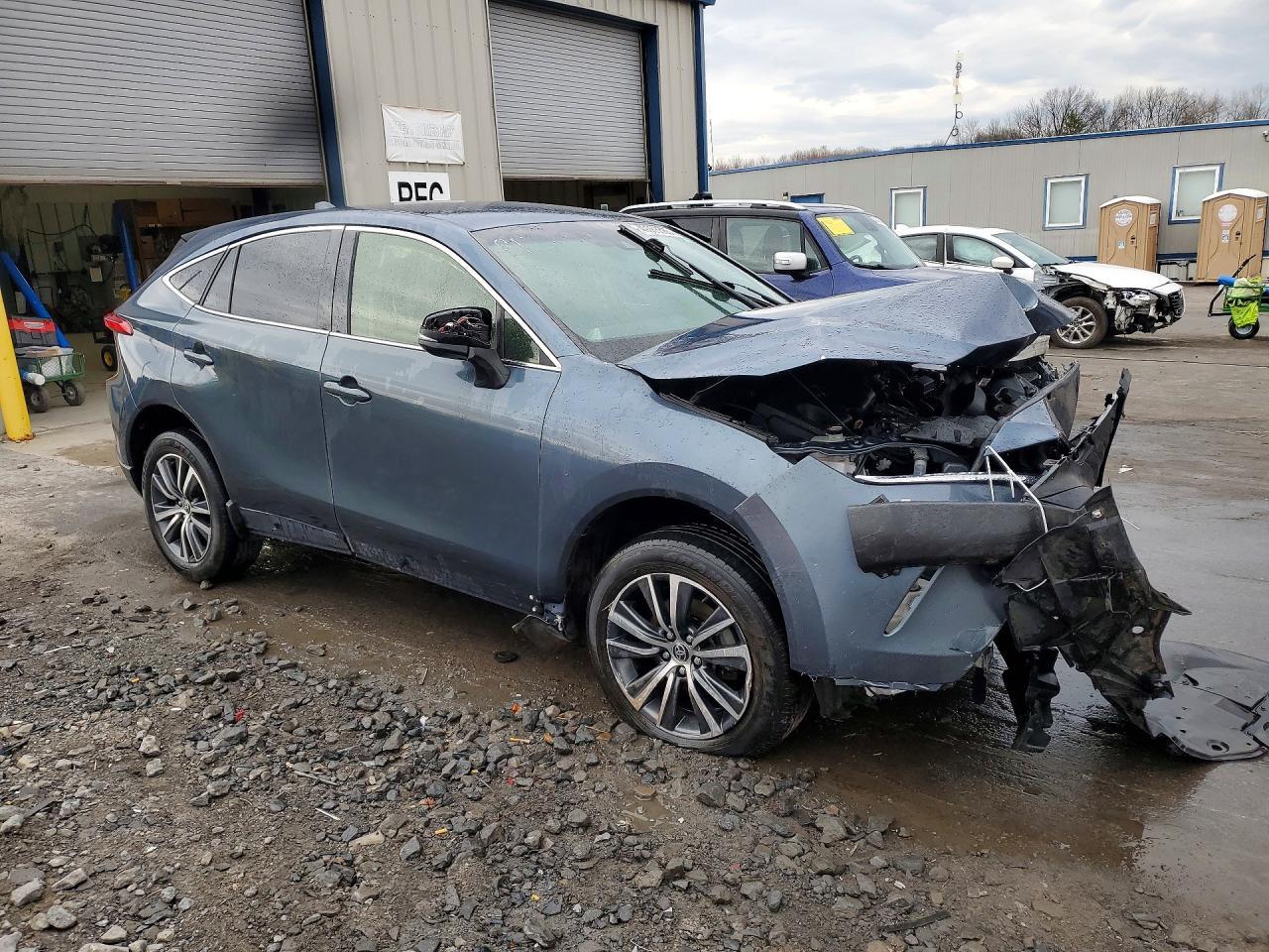 2022 Toyota Venza Le - Фото 4