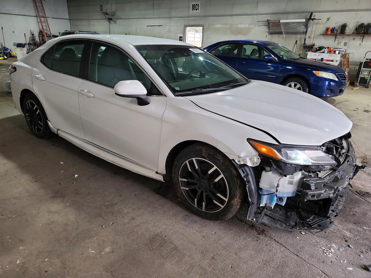 2018 Toyota Camry Le - Фото 4