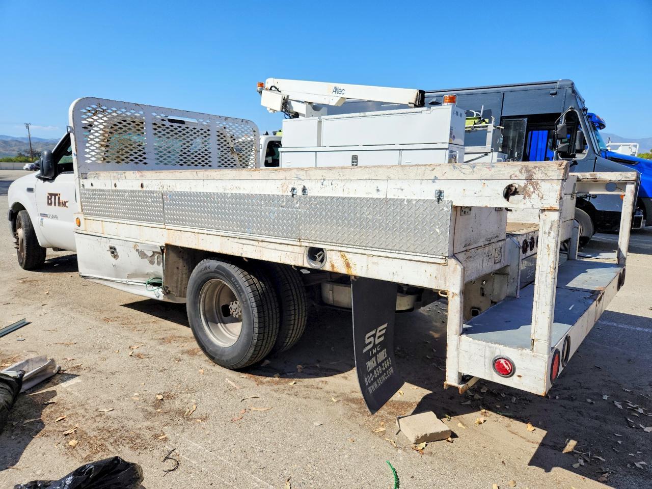 2006 Ford F350 Super Duty - Image 2