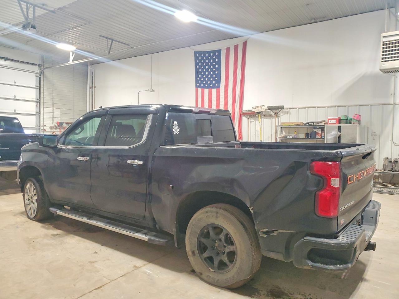 2019 Chevrolet Silverado K1500 High Country - Image 2