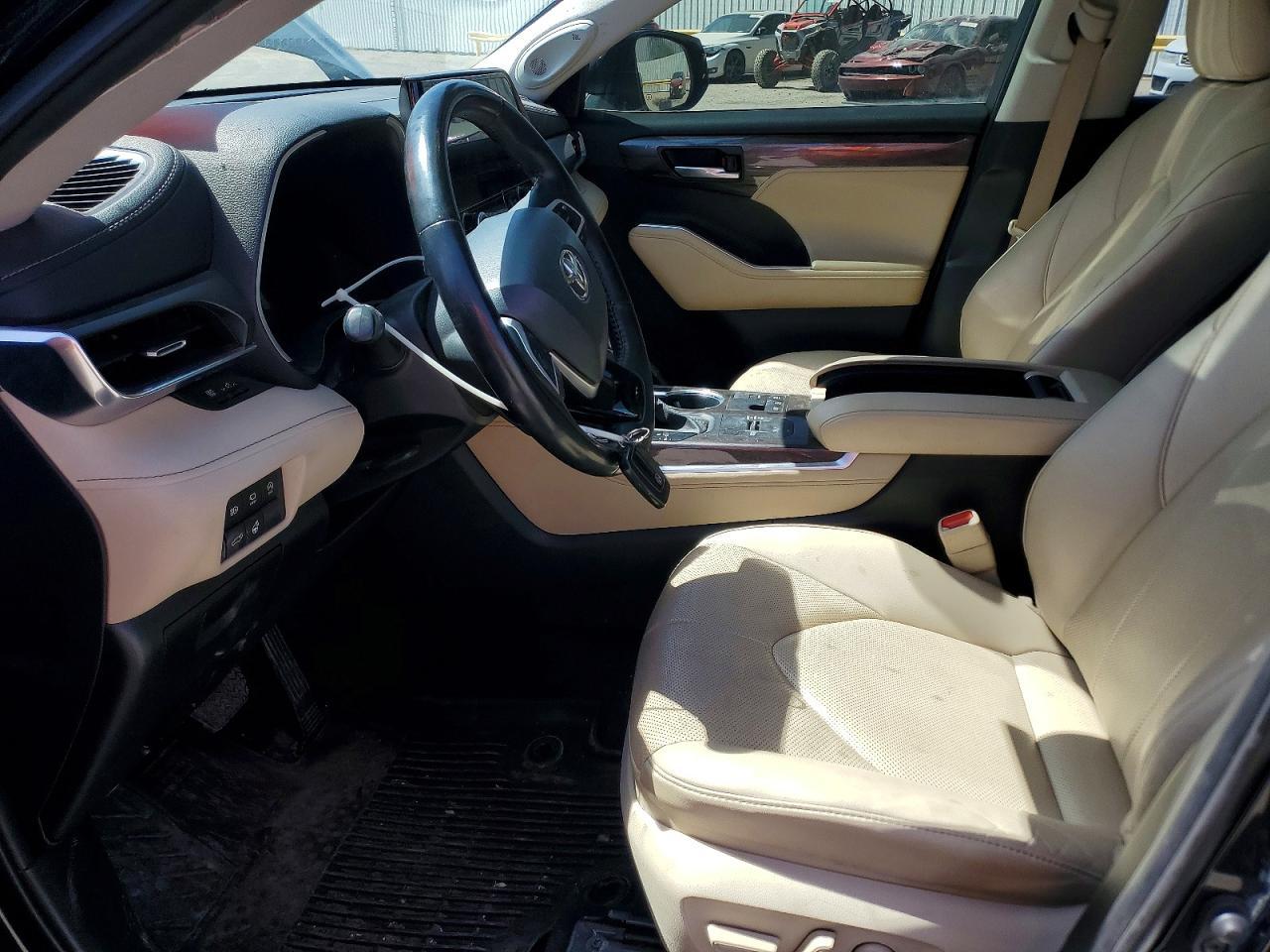2023 Toyota Highlander Limited - Image 7