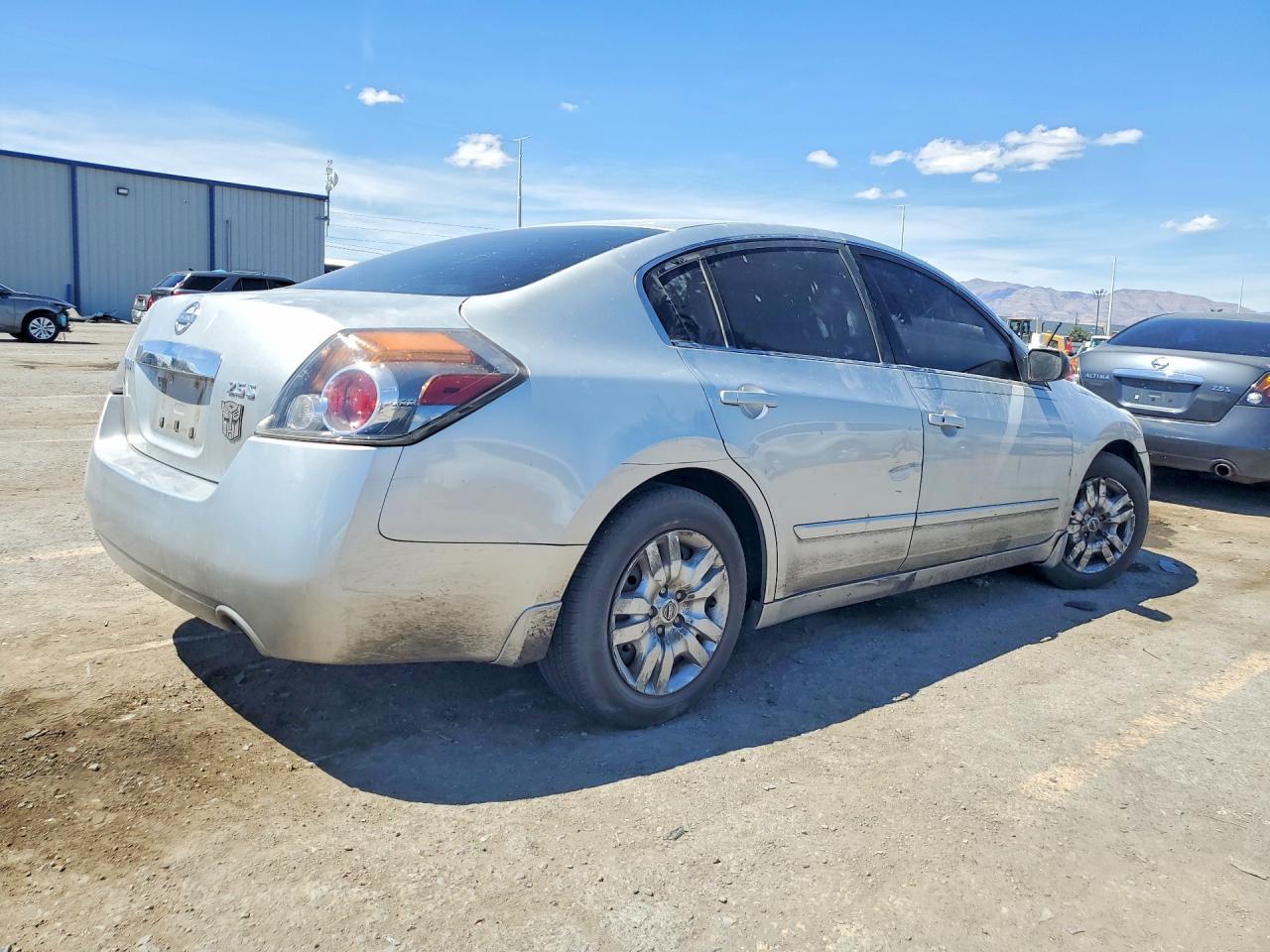 2010 Nissan Altima - Image 3