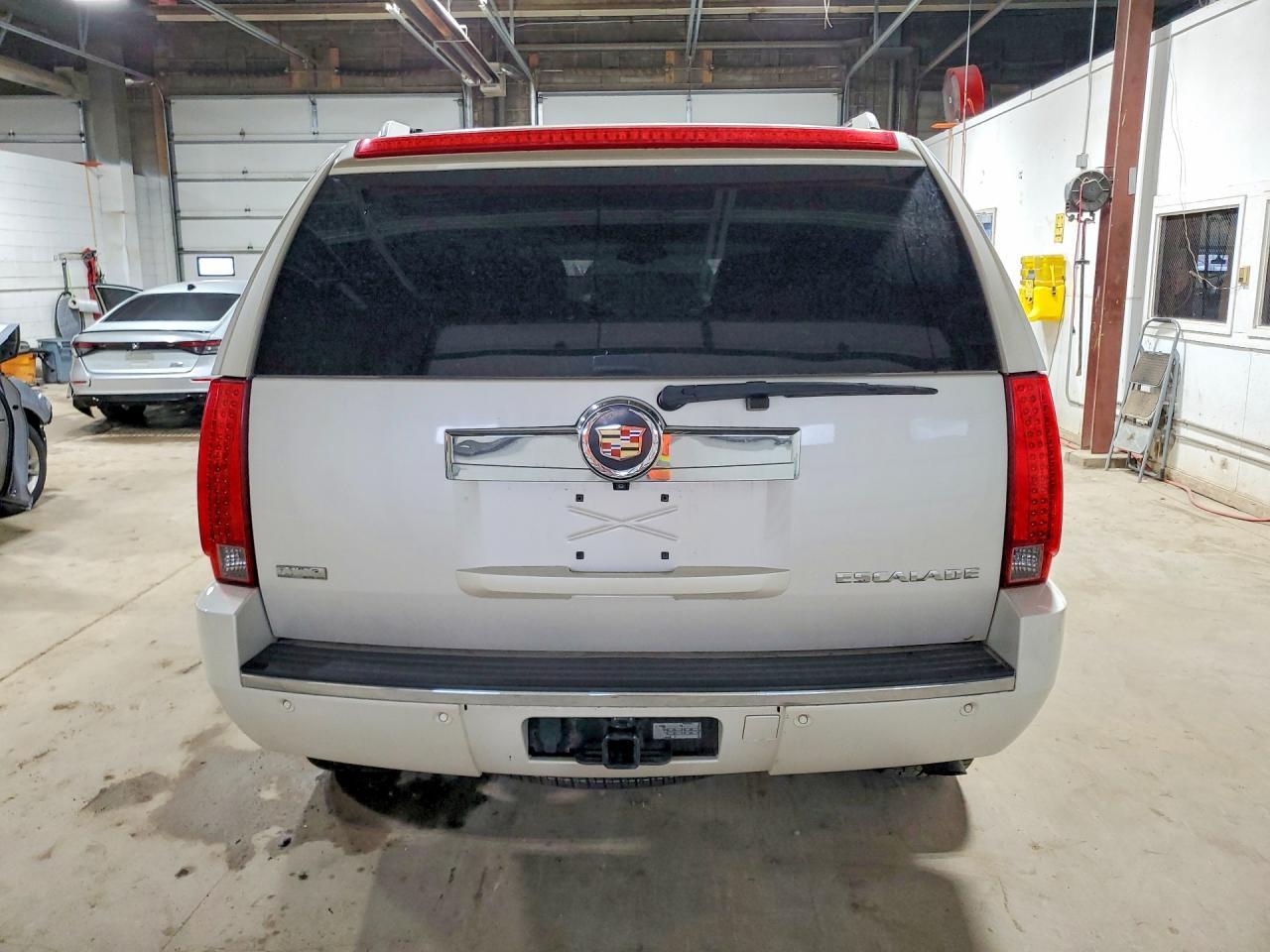 2010 Cadillac Escalade Luxury - Фото 6