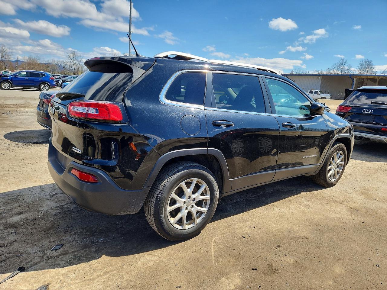 2017 Jeep Cherokee Latitude - Image 3
