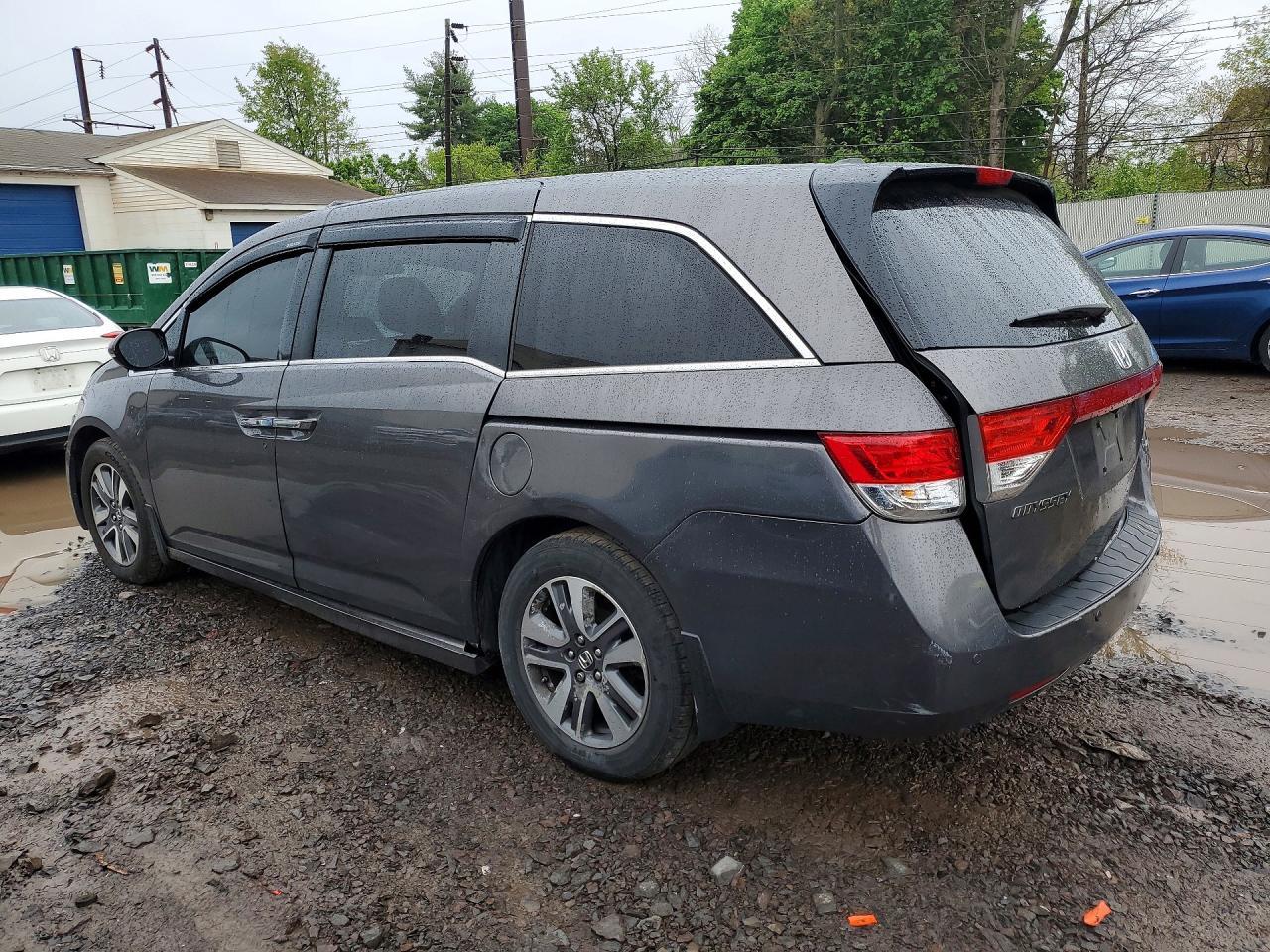 2016 Honda Odyssey Touring - Image 2
