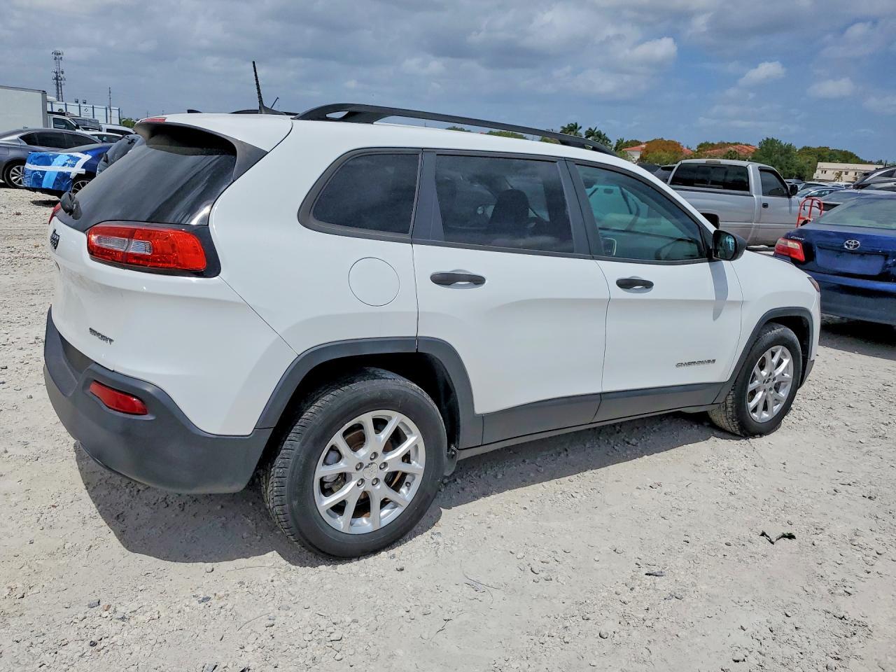 2016 Jeep Cherokee Sport - Фото 3